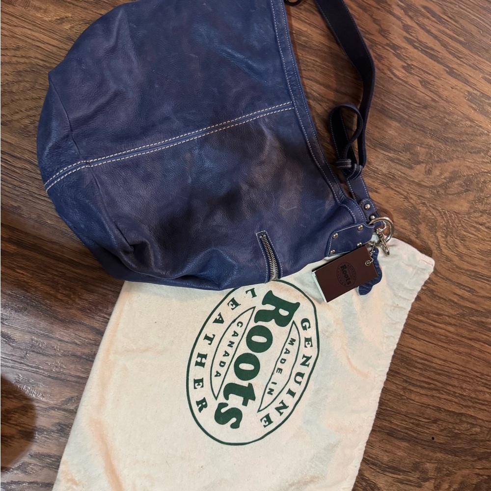 Roots Blue Signature Hobo Bag in natural Alberta Leather